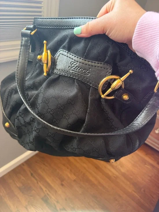 Gucci Black GG Canvas Shoulder Bag with Gold Hardware great condition - Picture 5 of 6